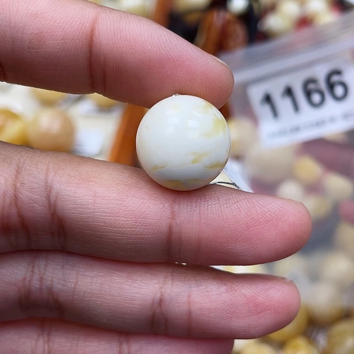 鲲***.蜜蜡未镶嵌珠宝奇石16.5