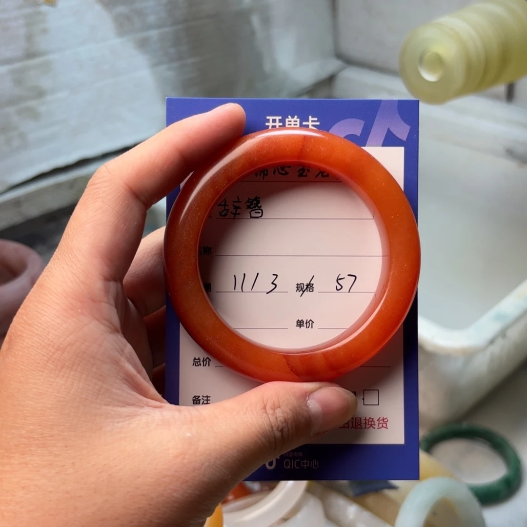 未镶嵌手镯石英质玉辞*