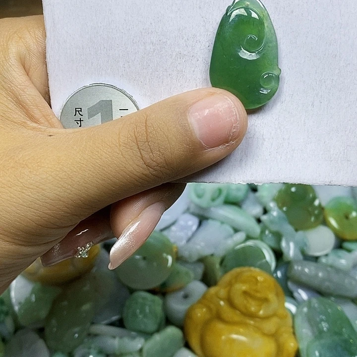 翡翠未镶嵌颈饰翡翠