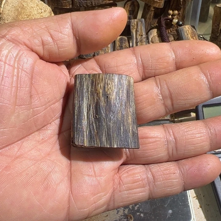 沉香吊坠绿棋楠沉香吊坠9.8克