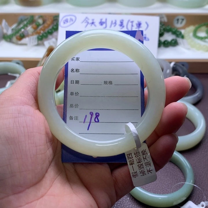 和田玉未镶嵌手镯