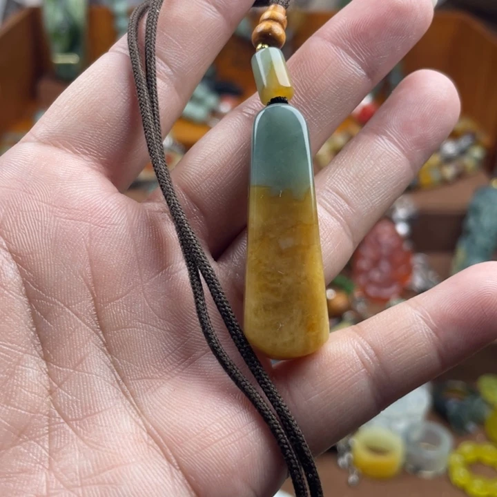 蛇纹石玉未镶嵌吊坠