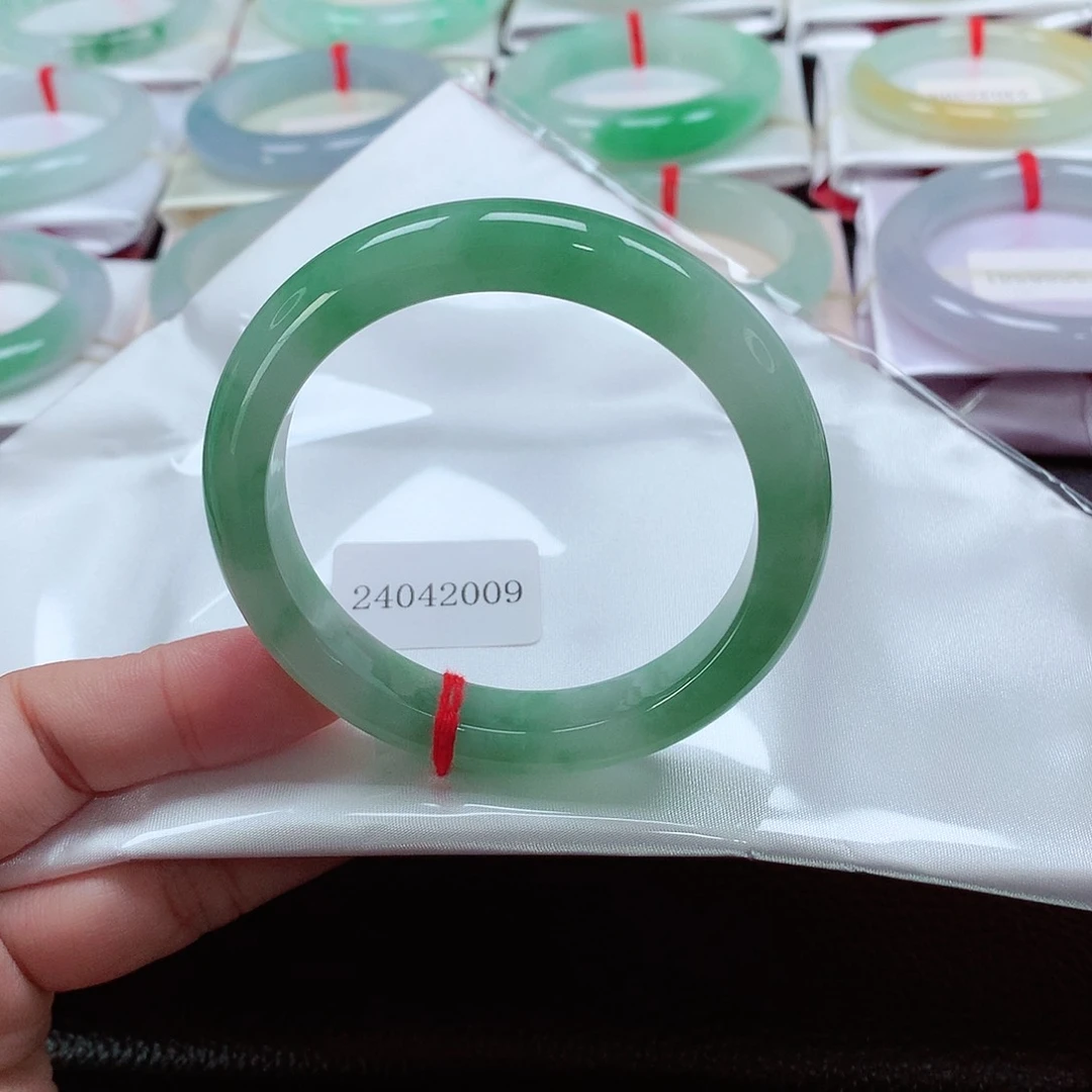 翡翠手镯未镶嵌天然A货翡翠