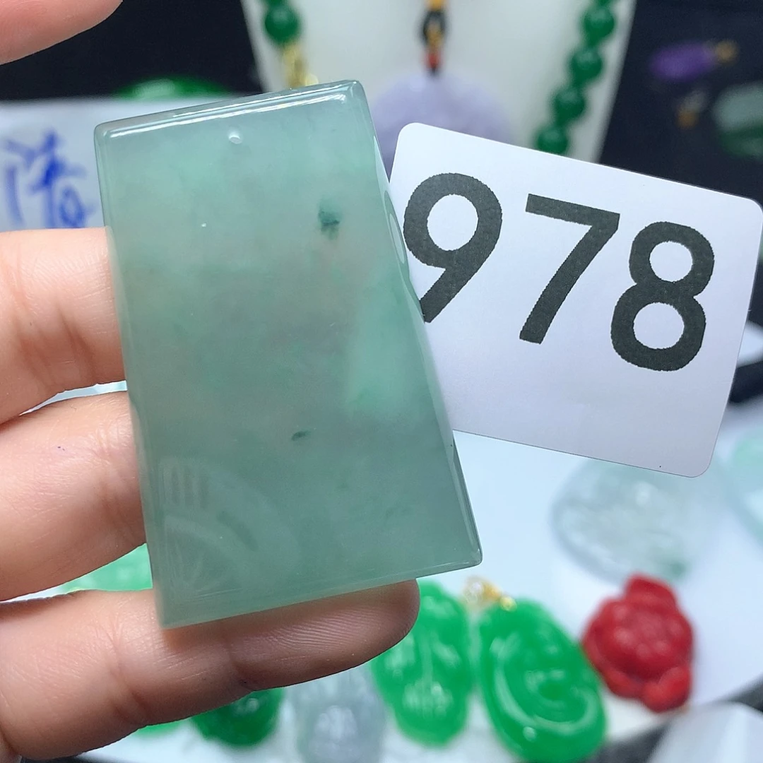 翡翠吊坠(赠链)未镶嵌
