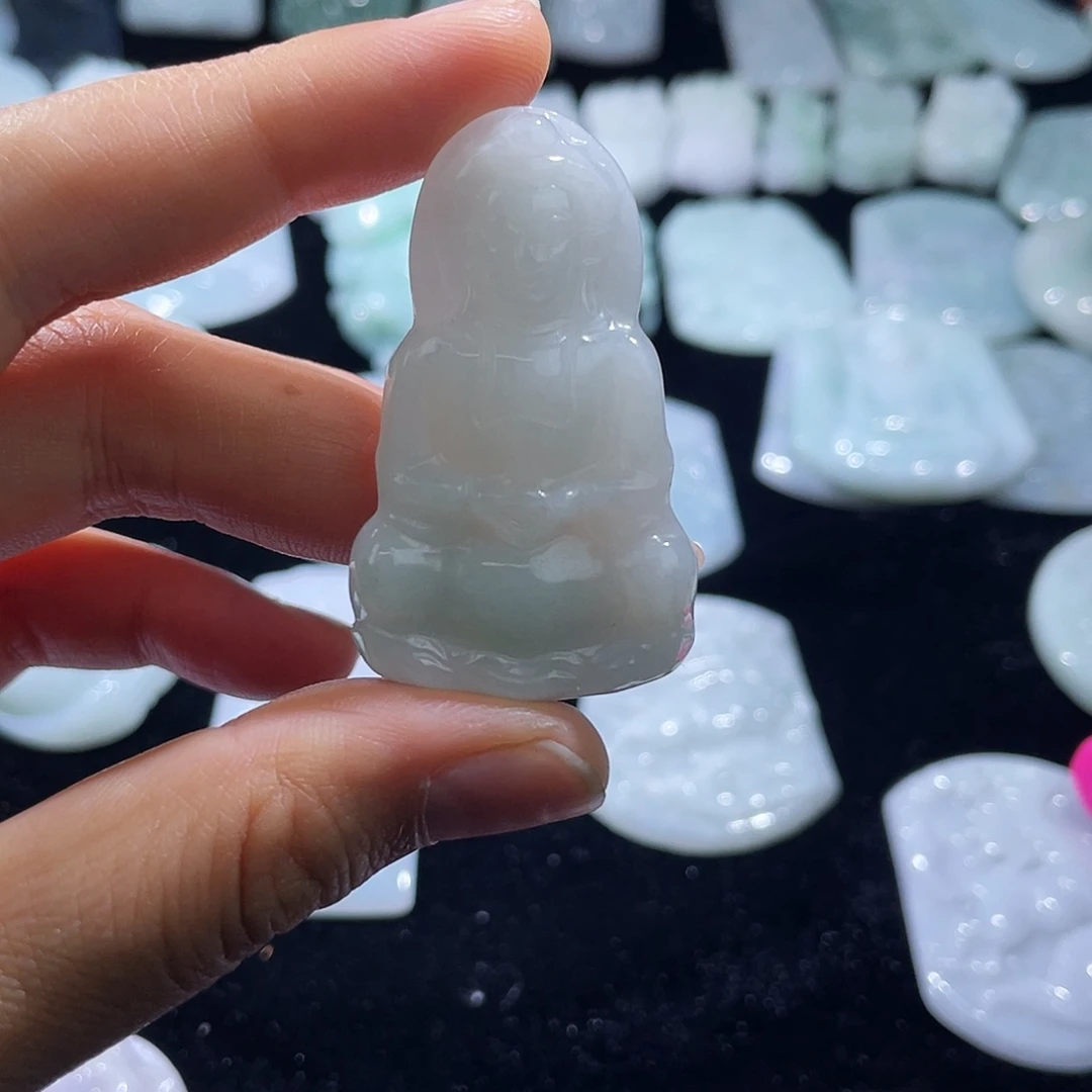翡翠未镶嵌颈饰观音