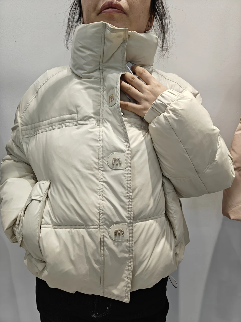 23  短款m扣棉服