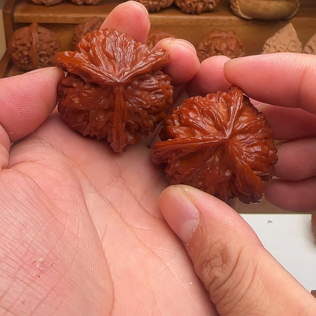 核***人吊坠桃核盘山三棱核桃一堆