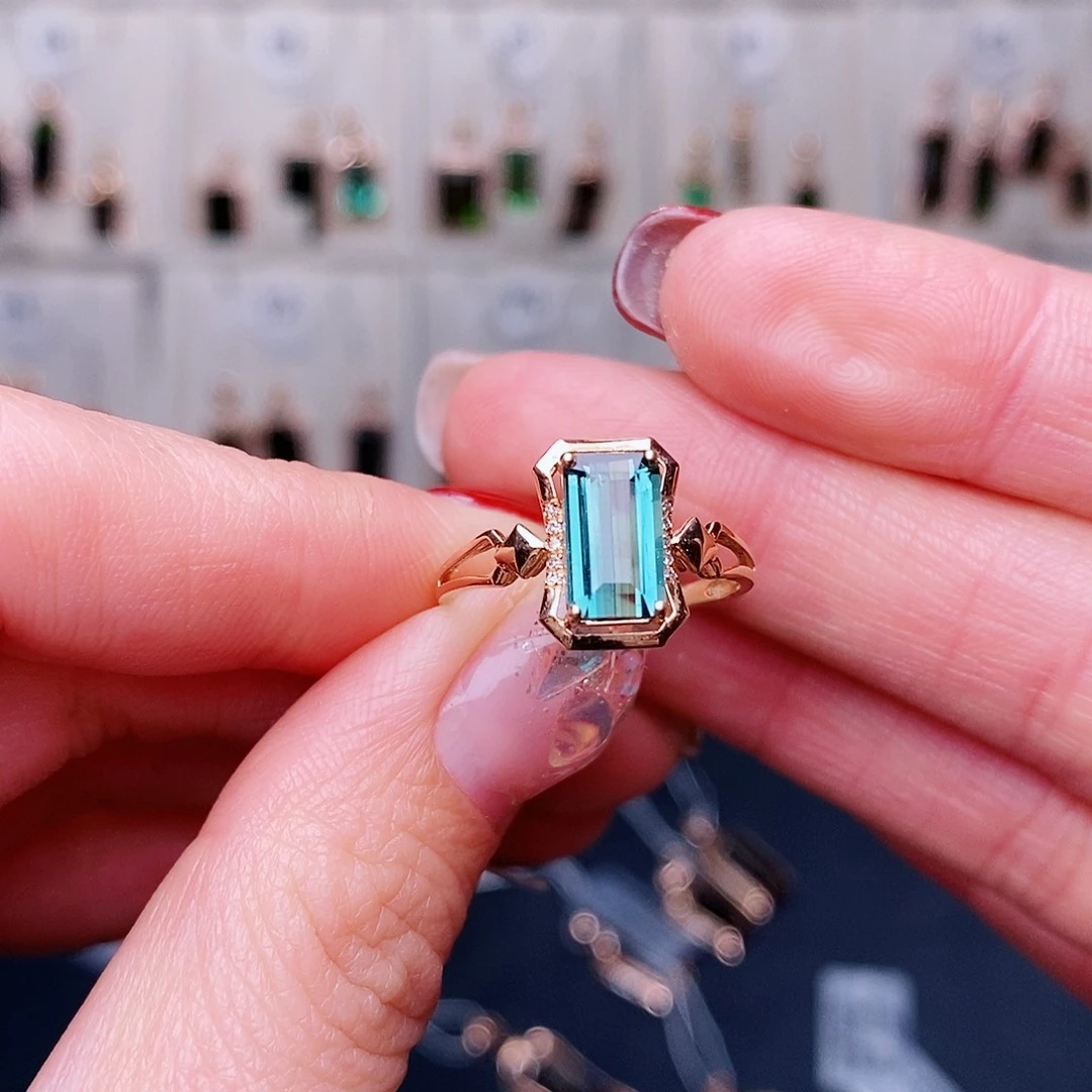 蓝色碧玺戒指18K金镶嵌