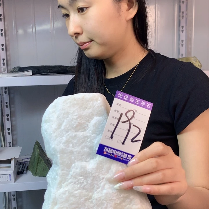 逍***翅蛇纹石玉未镶嵌珠宝奇石