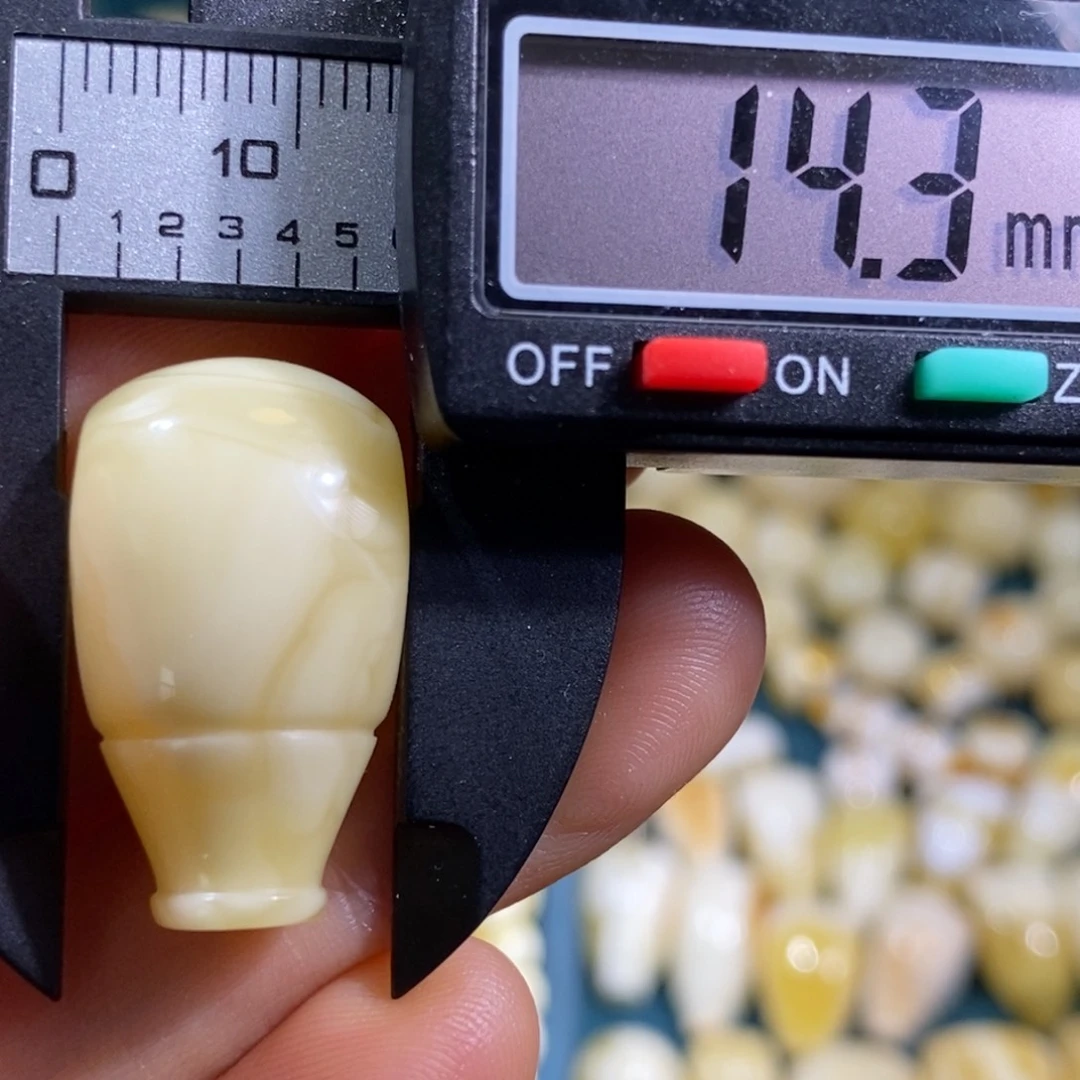 未镶嵌蜜蜡裸石配饰