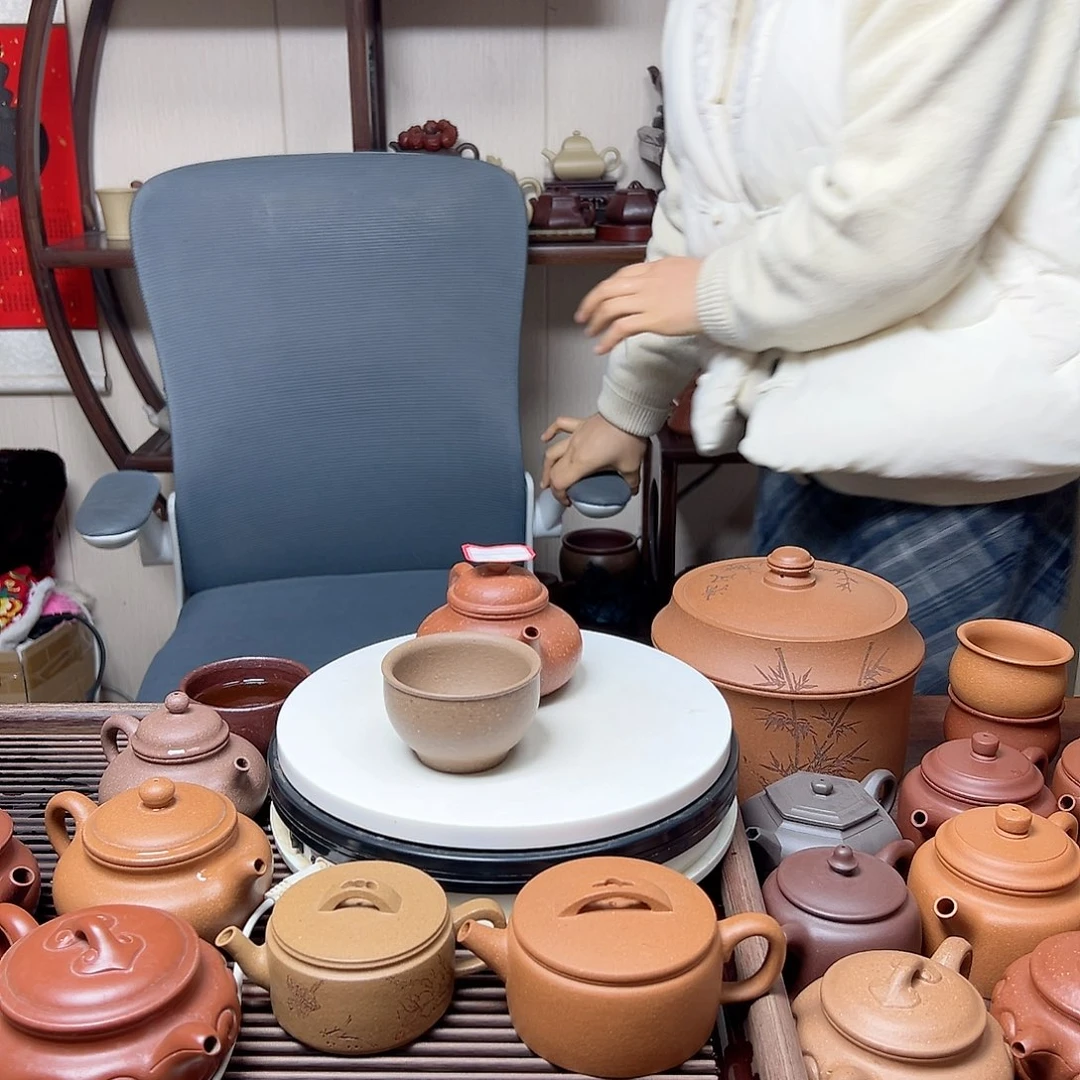 段泥茶壶左右的容量180 cc左右