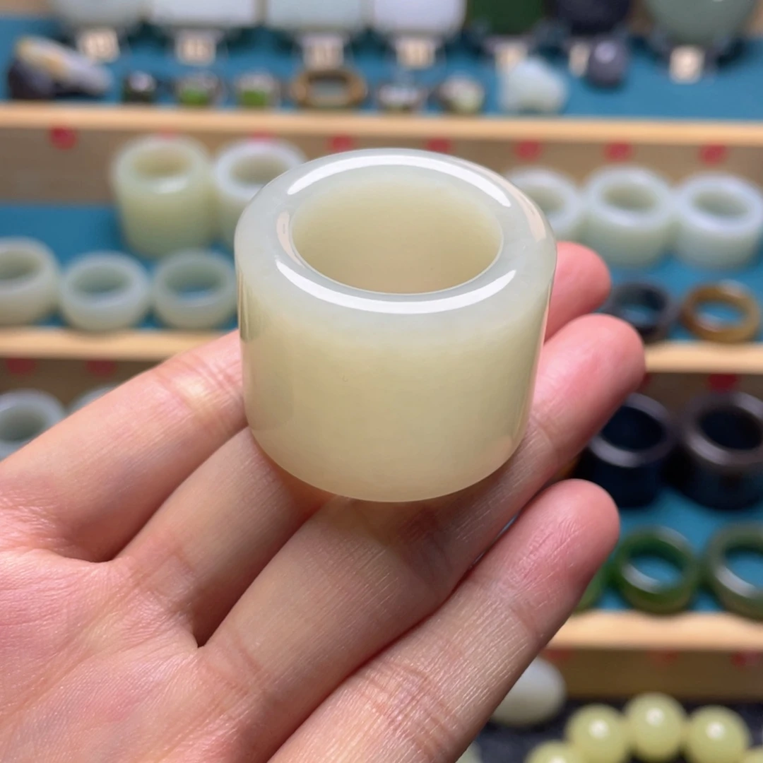 木***木未镶嵌戒指和田玉