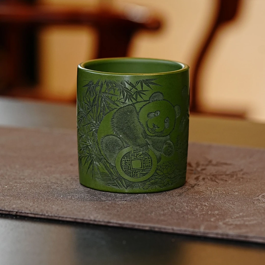 宜兴原矿绿泥手工刻绘熊猫招宝紫砂直筒主人杯