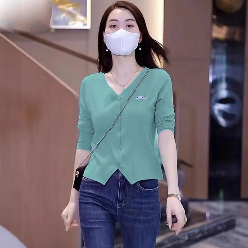 t恤女洋气小衫2025春夏新款小个子显瘦打底衫时尚V领配阔腿裤上衣