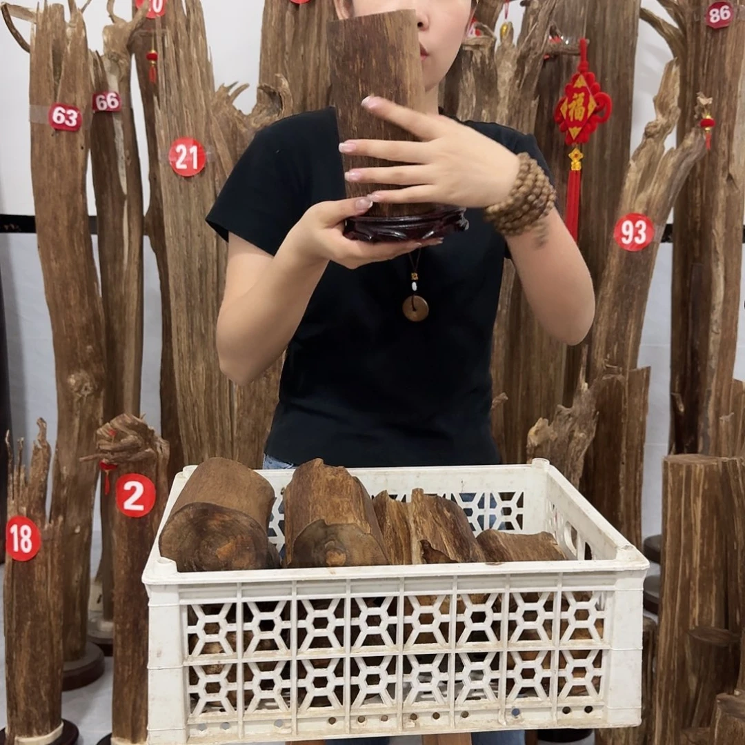 沉香碎屑沉香原材料