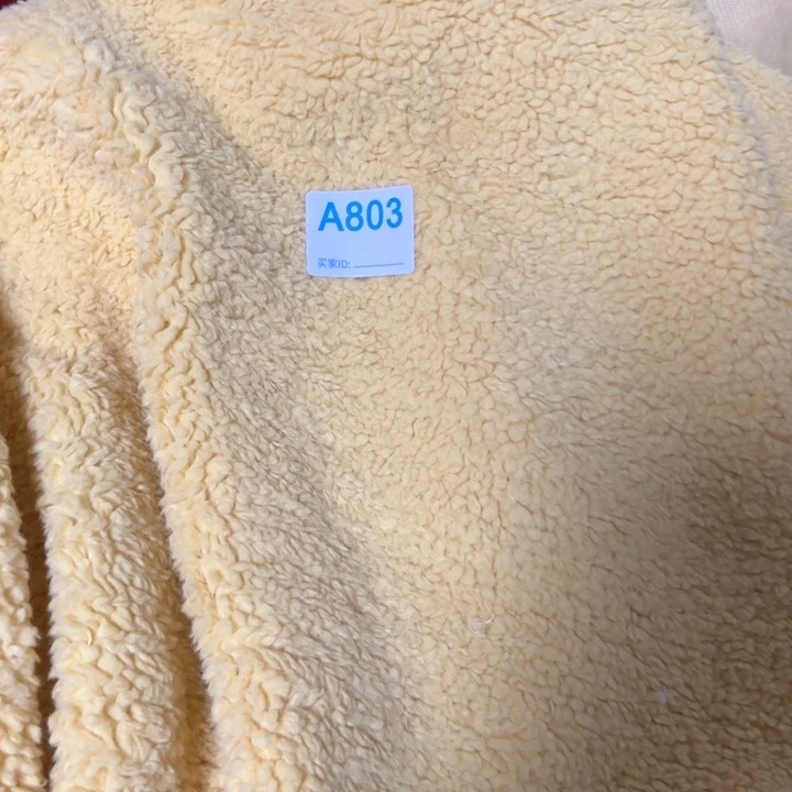 淡黄色，羊羔毛¥15 ， 3米，803