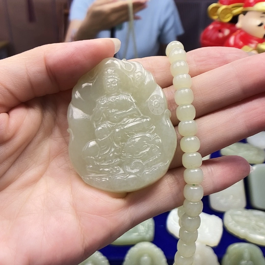 颈饰未镶嵌和田玉芯*