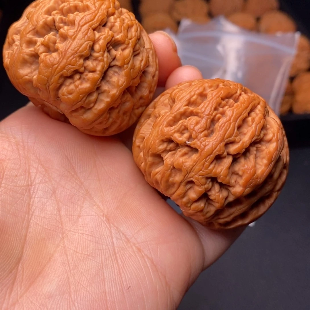 文玩核桃把件秦岭野生核桃