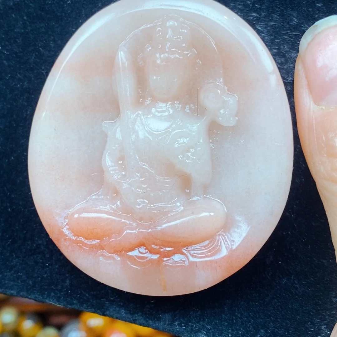 未镶嵌石英质玉（黄龙玉）颈饰