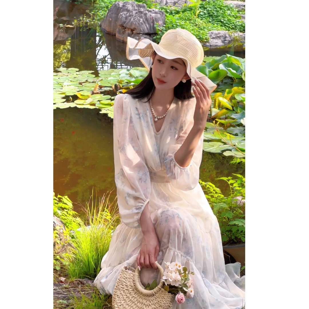 独特漂亮森系甜美蓝色碎花连衣裙女2025春夏季新款减龄(芒妮）