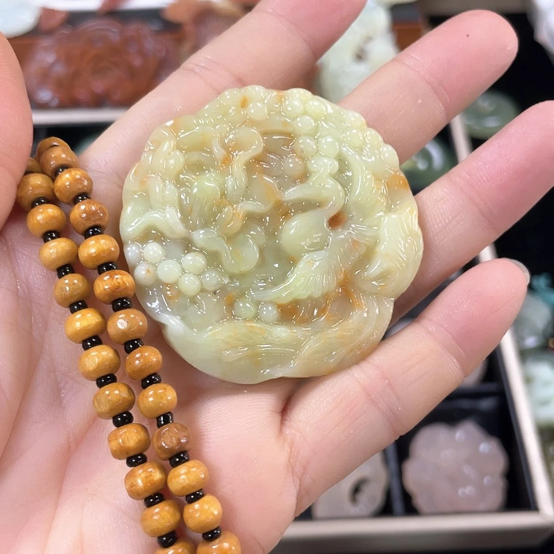 蛇纹石玉颈饰合金