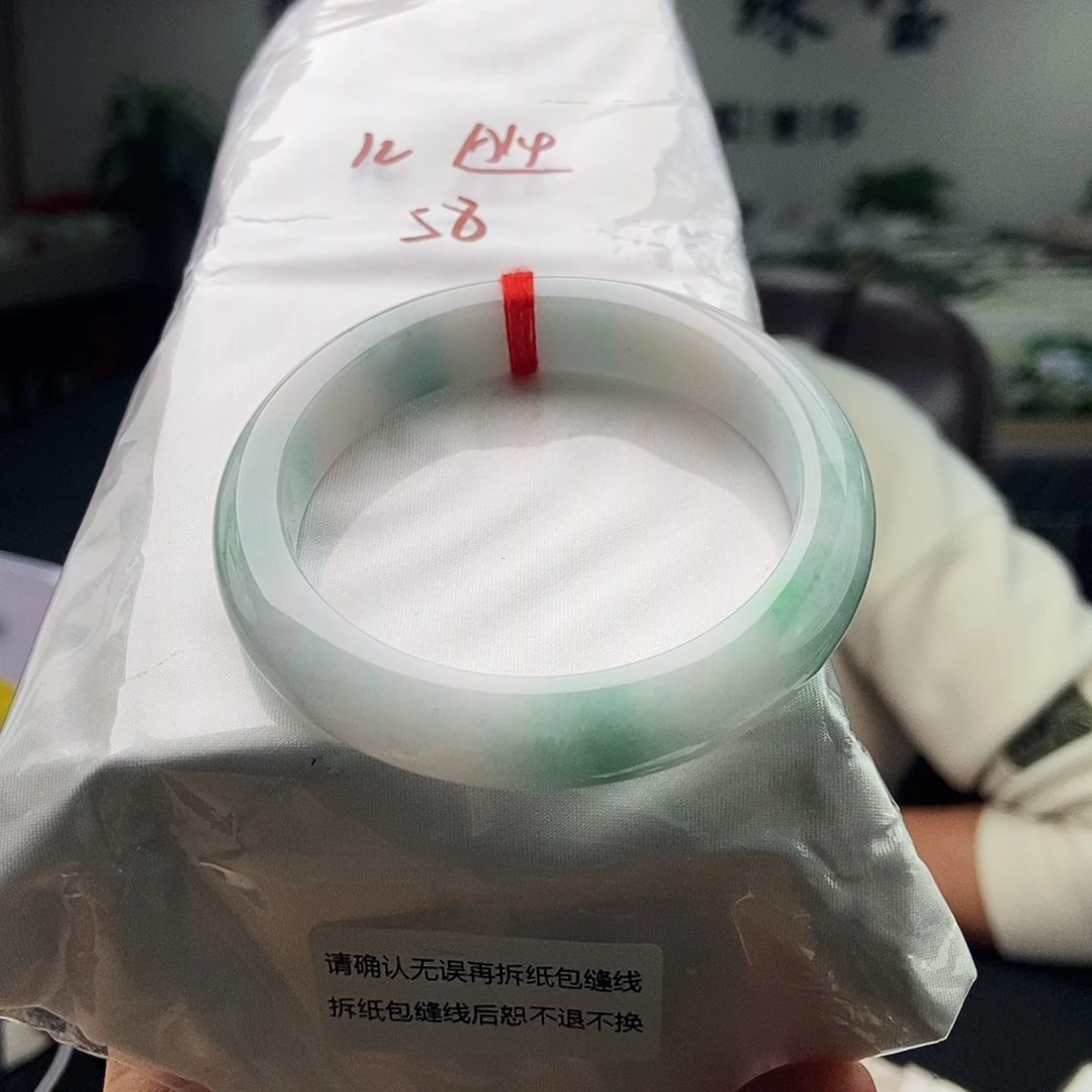 翡翠未镶嵌手镯颜色多样性发拍一发一
