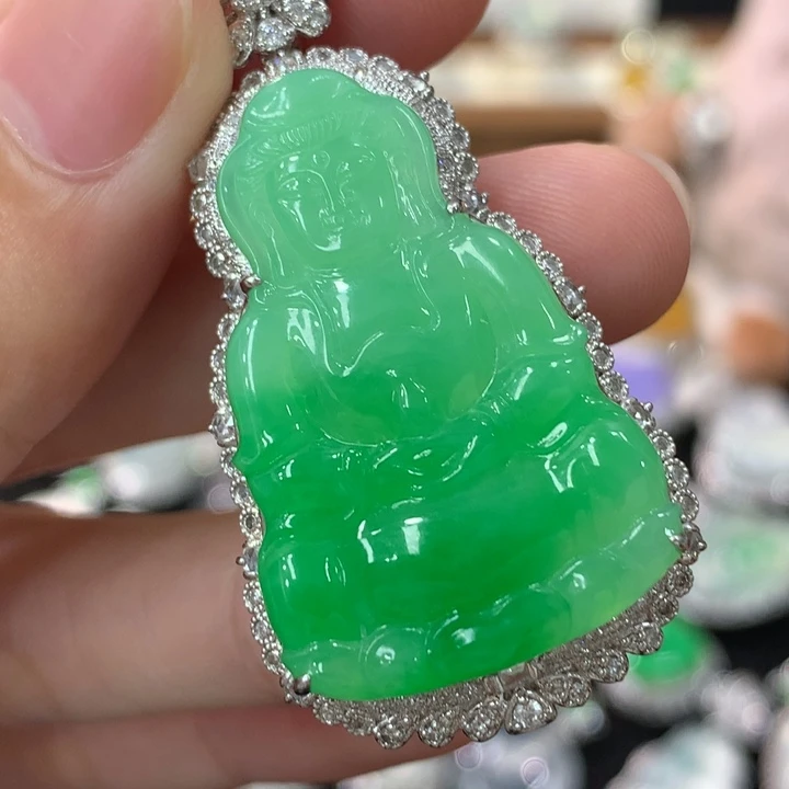 颈饰18K金镶嵌翡翠