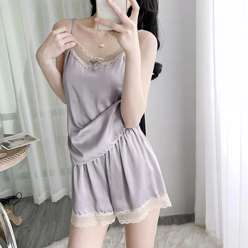 睡衣女款2025新款夏薄款性感冰丝蕾丝边吊带短裤带胸垫家居服套装