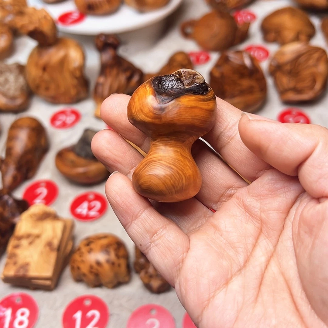 柏木H***x太行抱石手把件