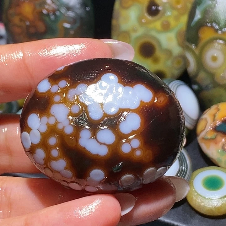 玛瑙/玉髓未镶嵌珠宝奇石40