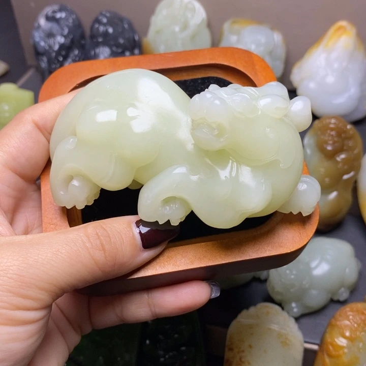 和田玉（糖玉）未镶嵌颈饰