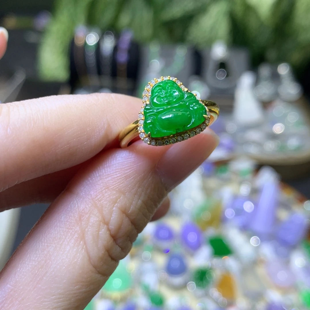 颈饰足金镶嵌翡翠