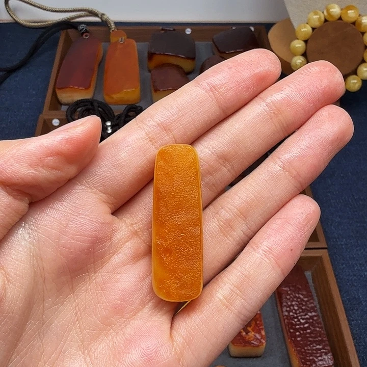 蜜蜡吊坠(不含链)未镶嵌