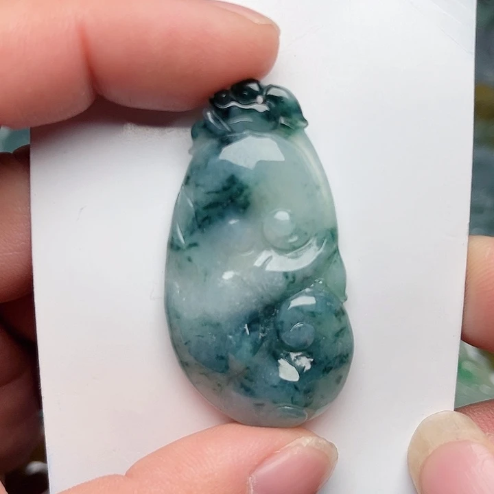 翡翠颈饰未镶嵌如意