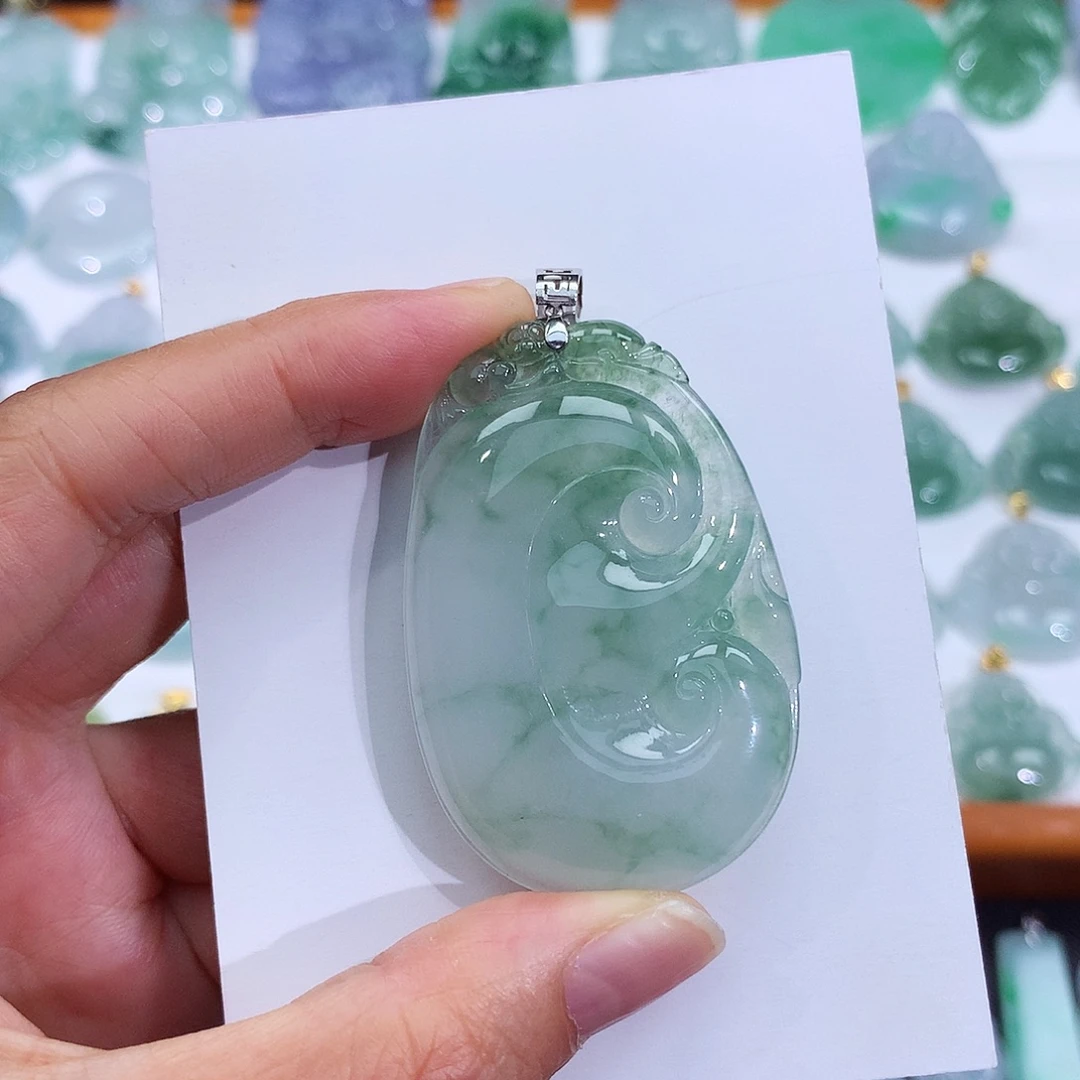 翡翠18K金镶嵌颈饰翡翠吊坠