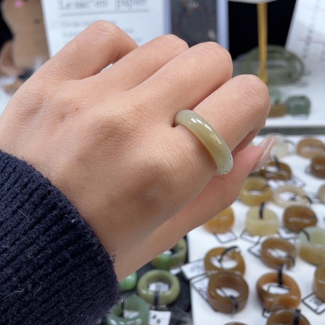 和田玉未镶嵌戒指P26一口糖细条18.3不退换