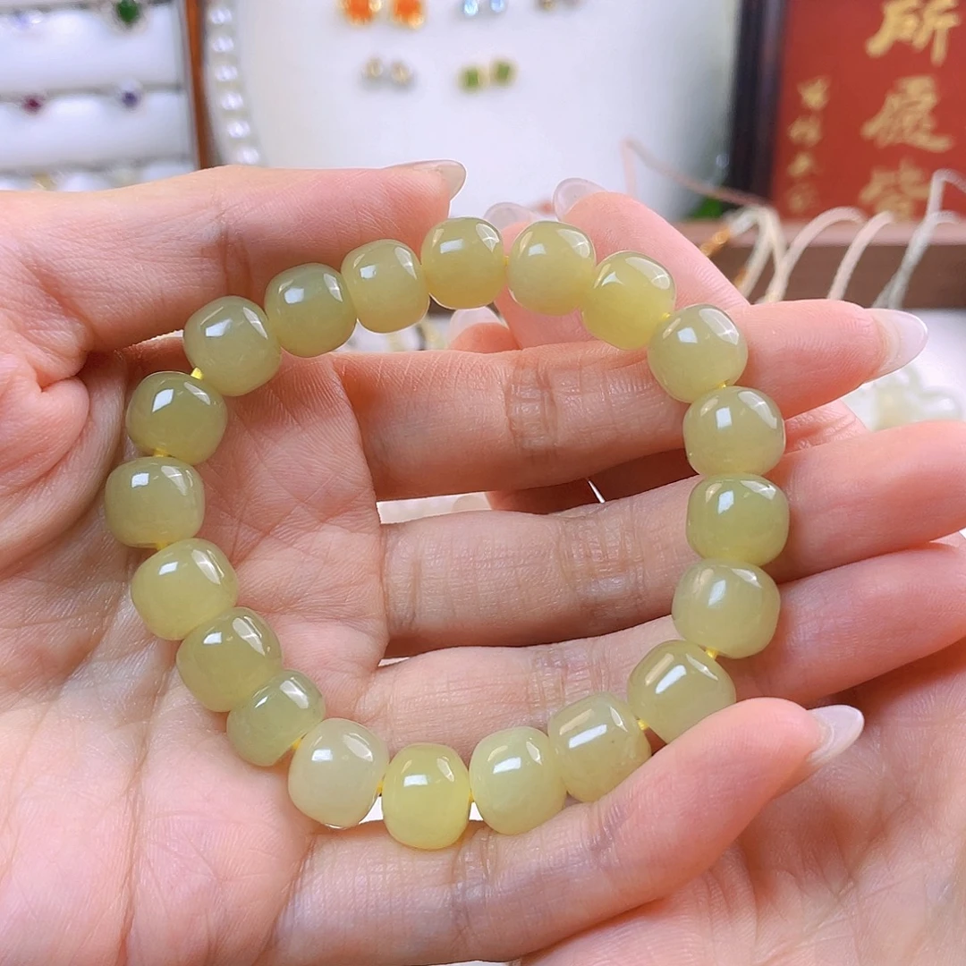 悠***悠和田玉未镶嵌手串