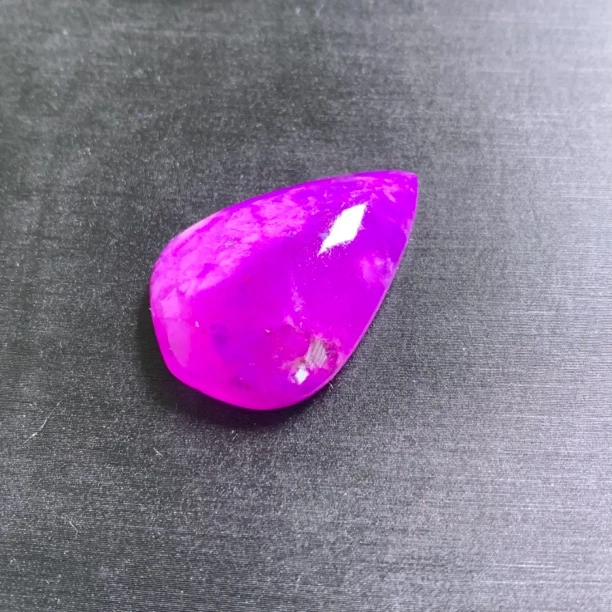 天然老料舒俱来吊坠 重7.22克 32*21.5*8.3mm 艳丽冰透