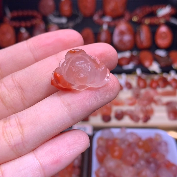 南红玛瑙未镶嵌珠宝半成品荷花