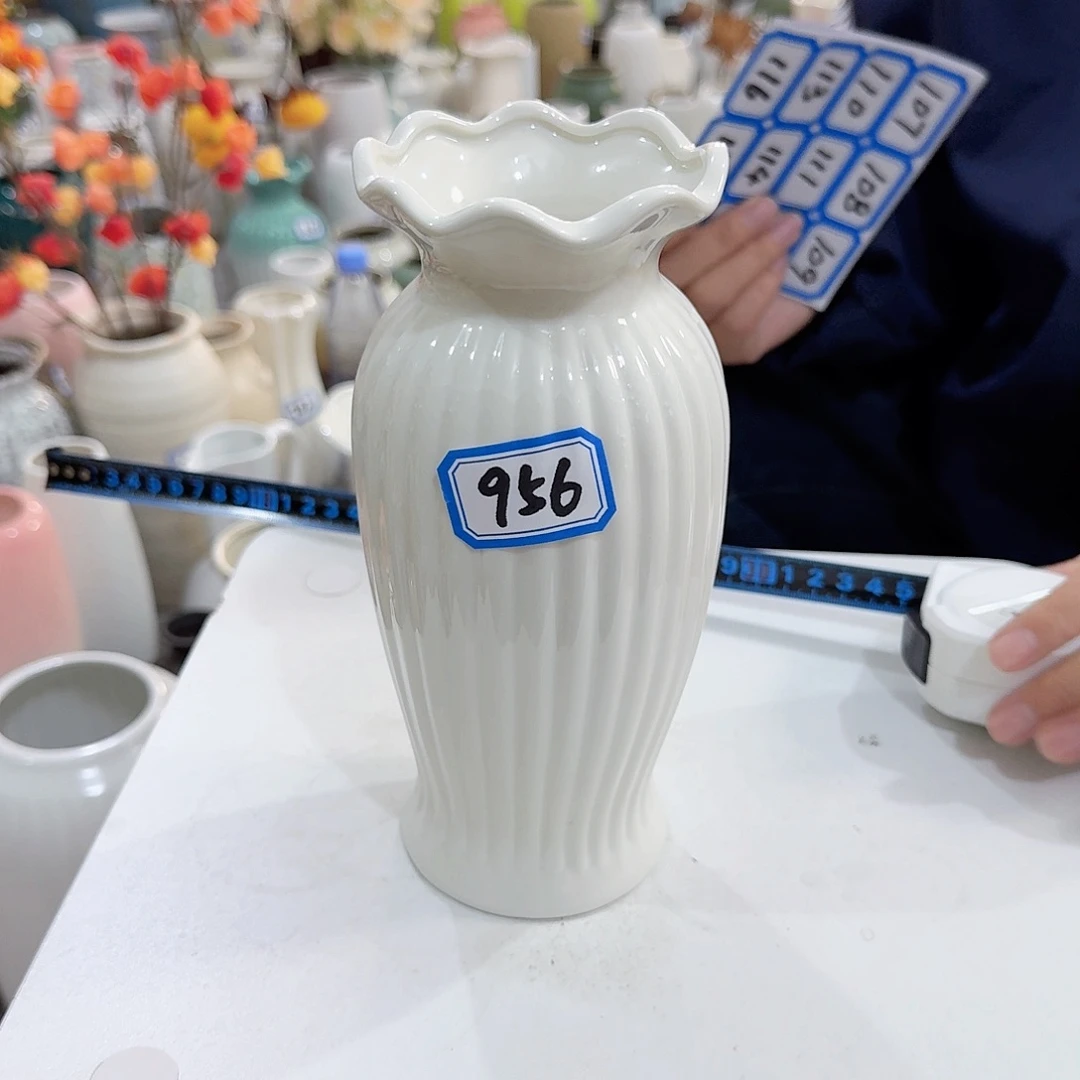平****956号陶瓷高20厘米微瑕一个