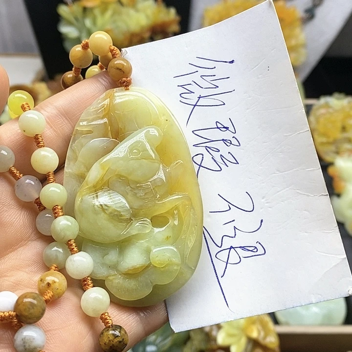 蛇纹石玉挂件未镶嵌