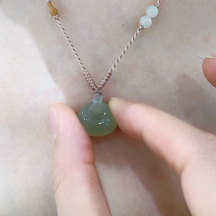 石英质玉合金颈饰