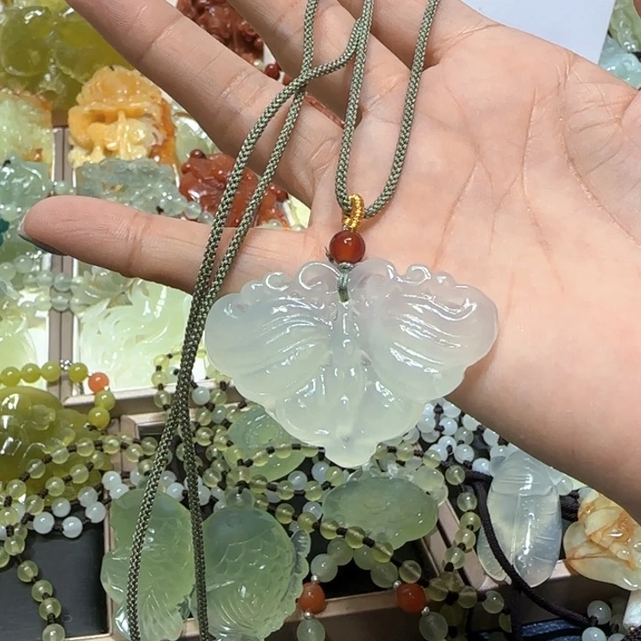 未镶嵌蛇纹石玉吊坠