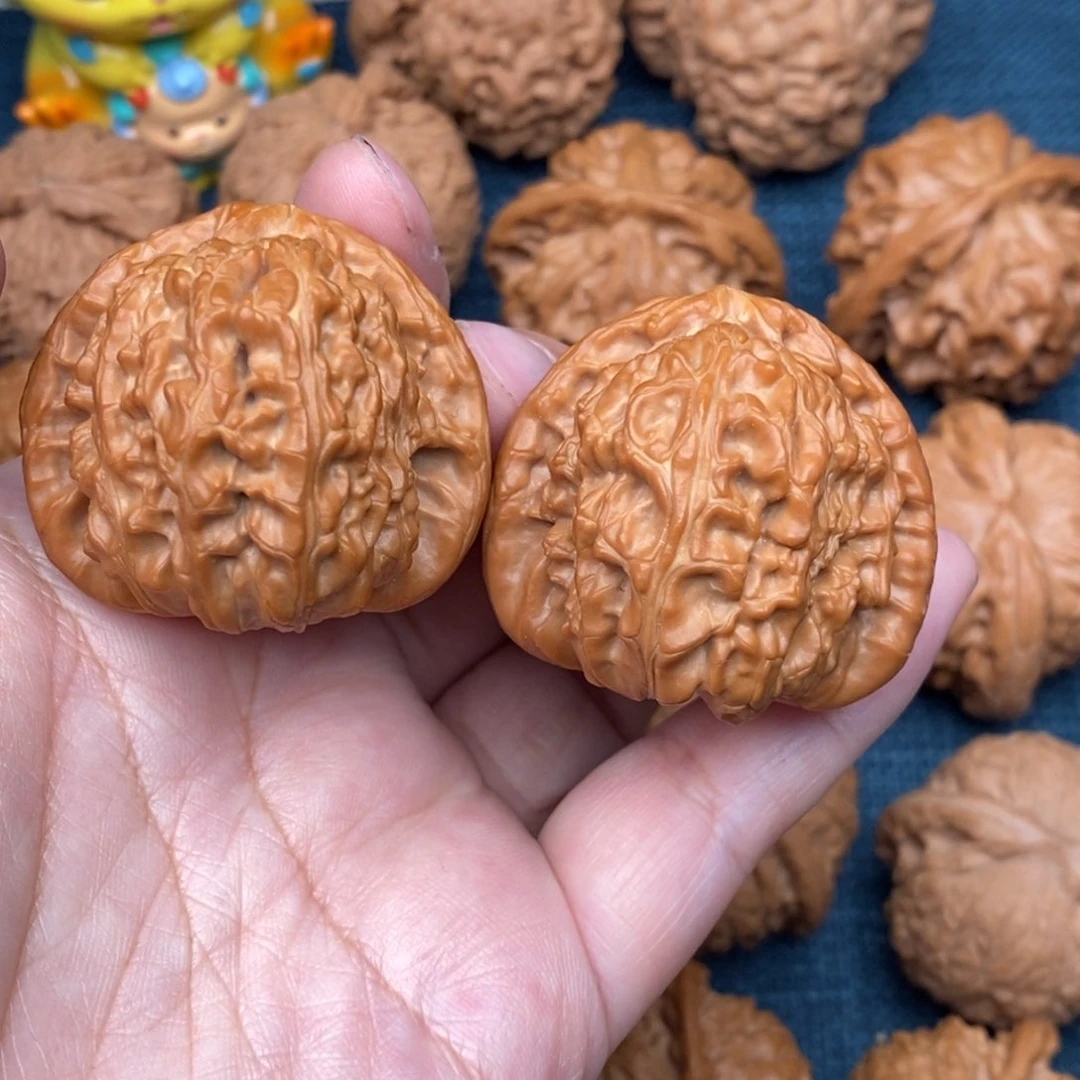 文玩核桃把件40老树白狮子全品