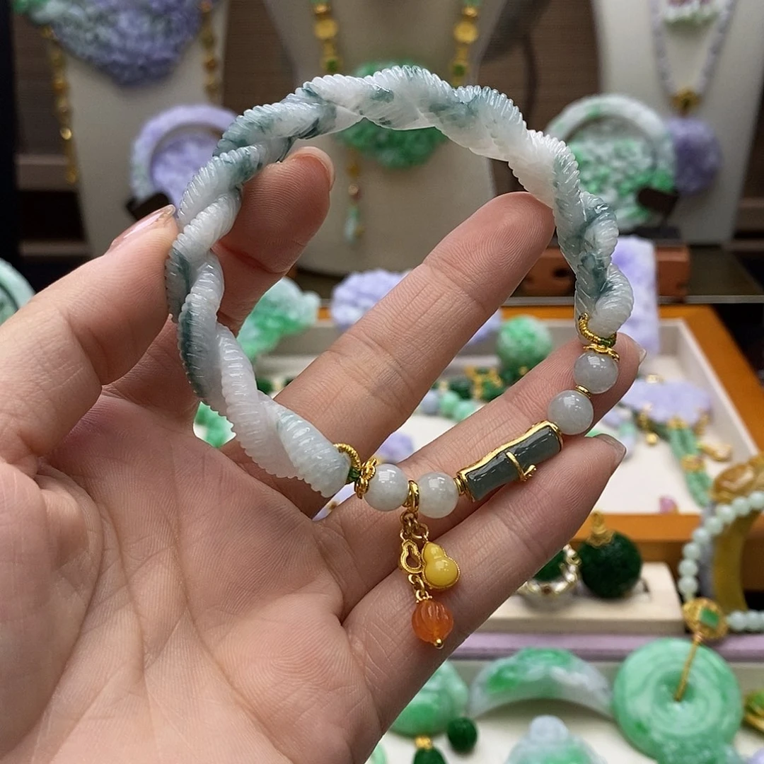 颈饰未镶嵌翡翠天然