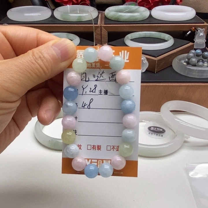 瓦***娃石英质玉未镶嵌手镯