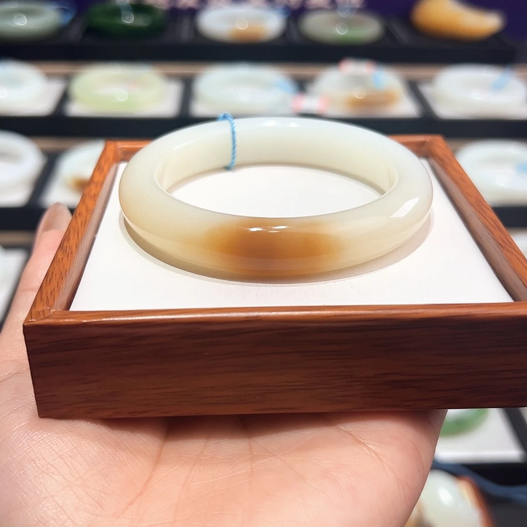 和田玉（糖玉）手镯未镶嵌