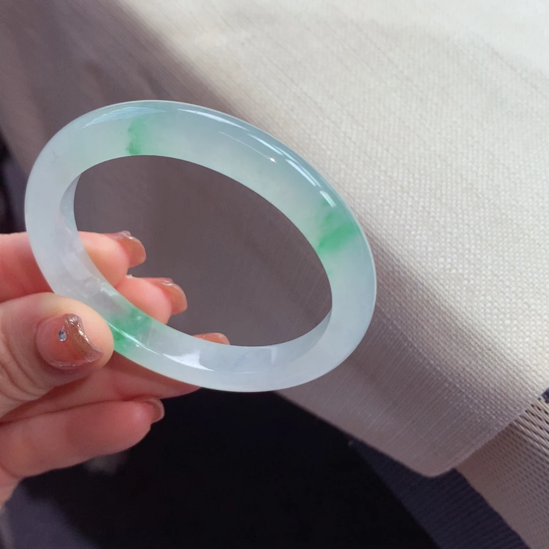 湘***豆翡翠未镶嵌手镯50圈口