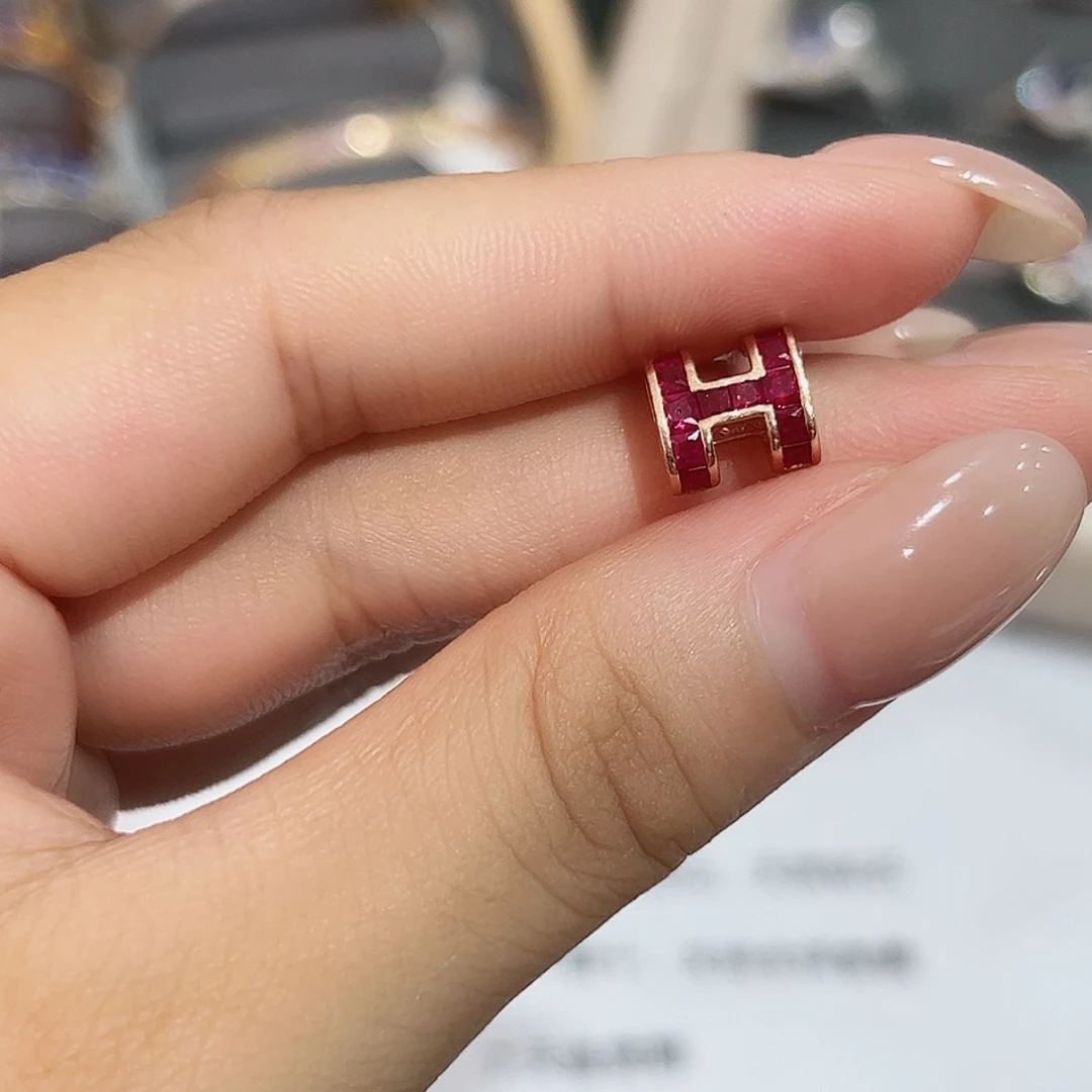 18K金镶嵌颈饰红宝石