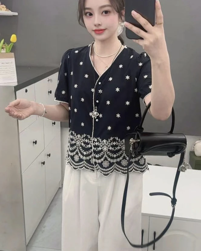 26950 重工刺绣短袖衬衫夏季新款度假风通勤宽松上衣小衫